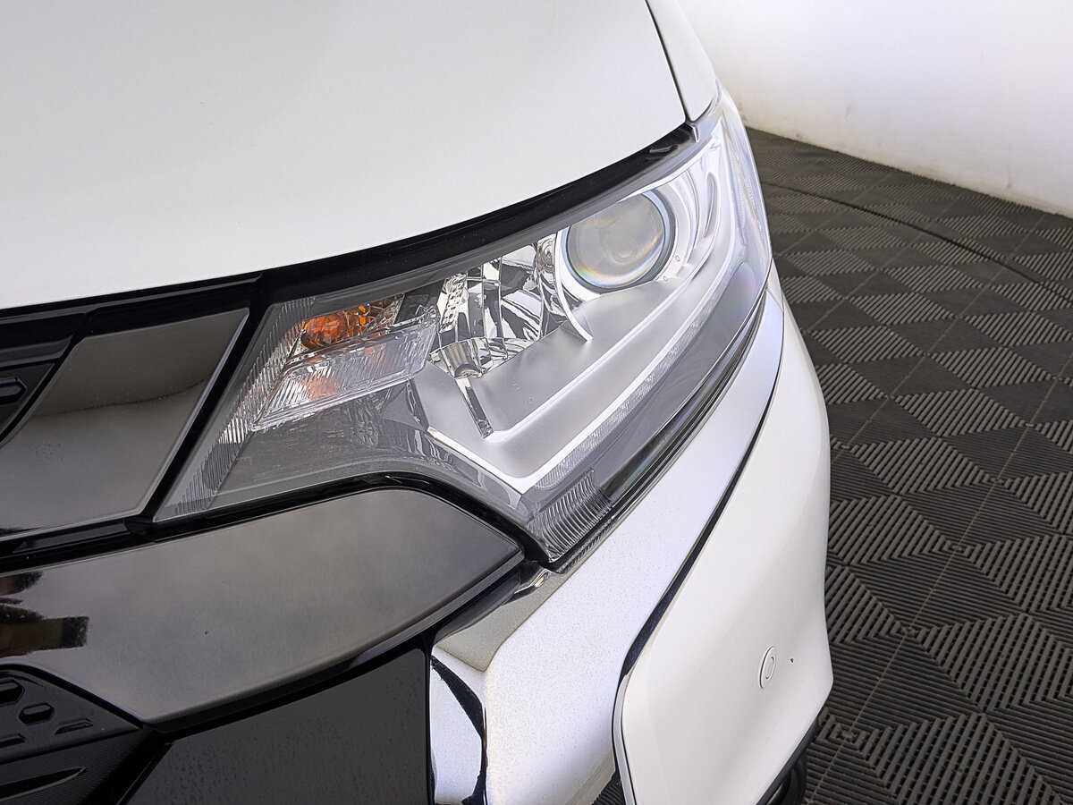 Купить Mitsubishi Outlander с пробегом. Фото: #10