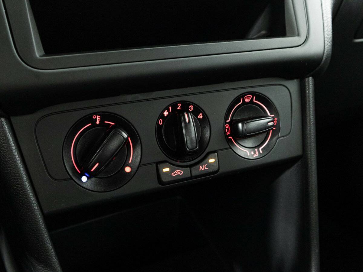 Купить Volkswagen Polo с пробегом. Фото: #15