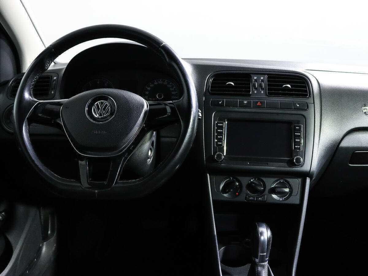 Купить Volkswagen Polo с пробегом. Фото: #10