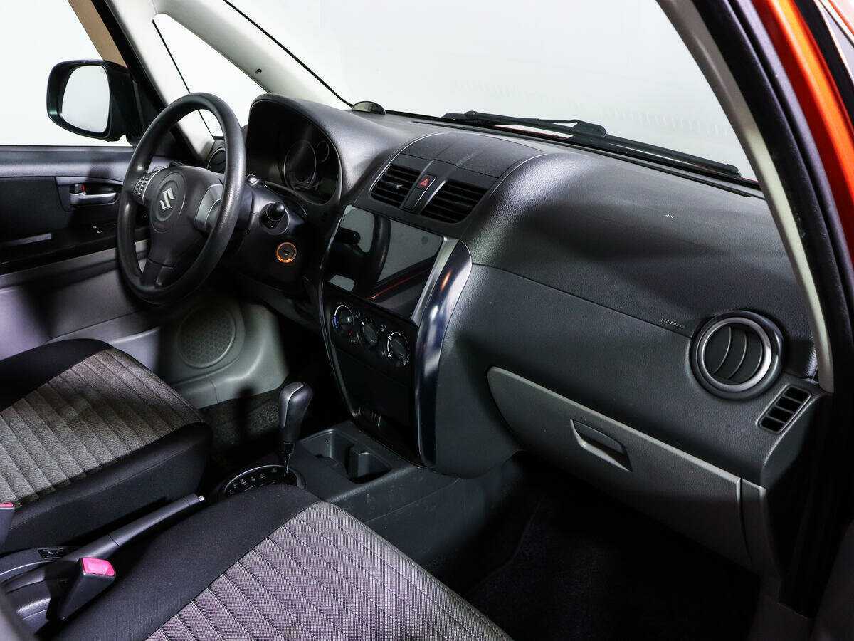 Купить Suzuki SX4 с пробегом. Фото: #8