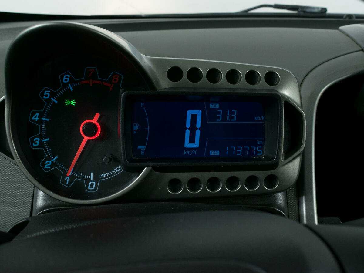 Купить Chevrolet Aveo с пробегом. Фото: #9