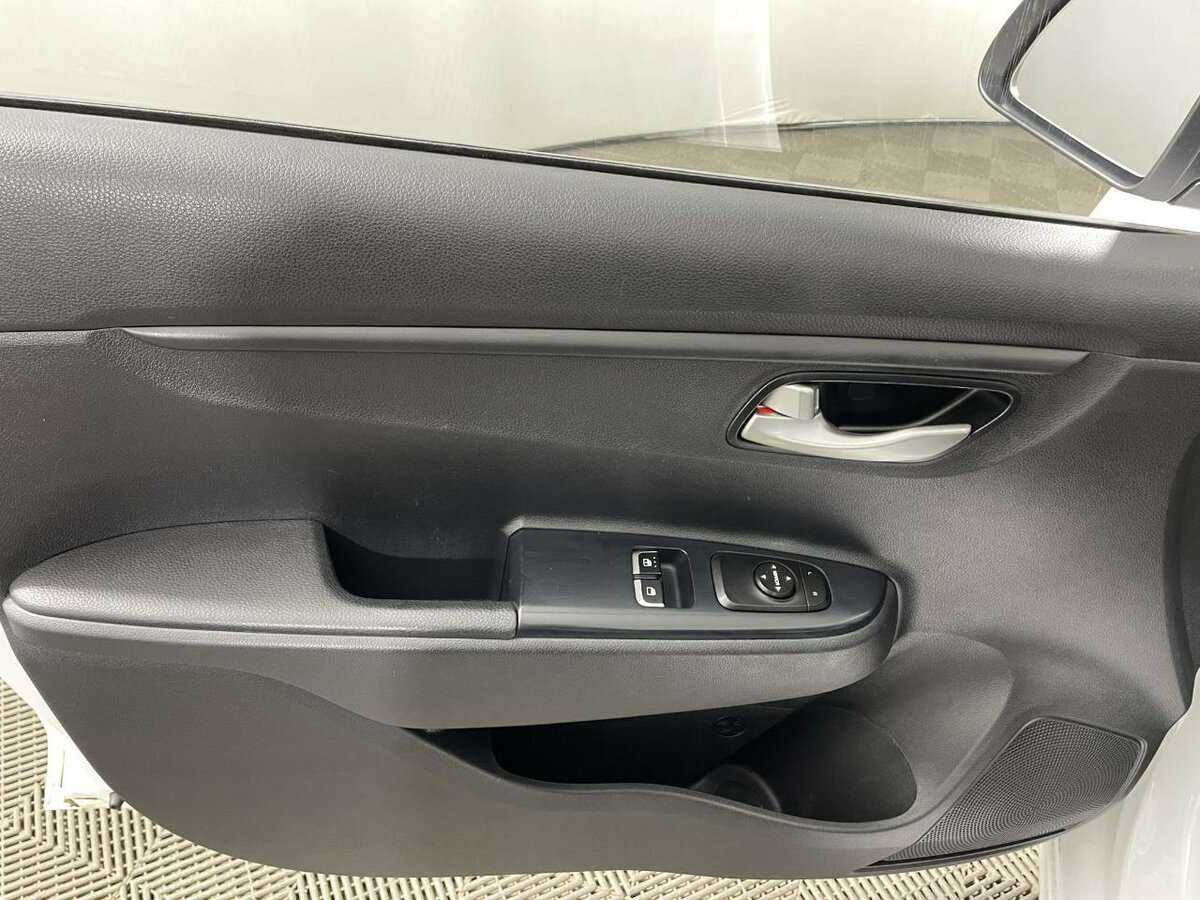Купить Kia Rio с пробегом. Фото: #7