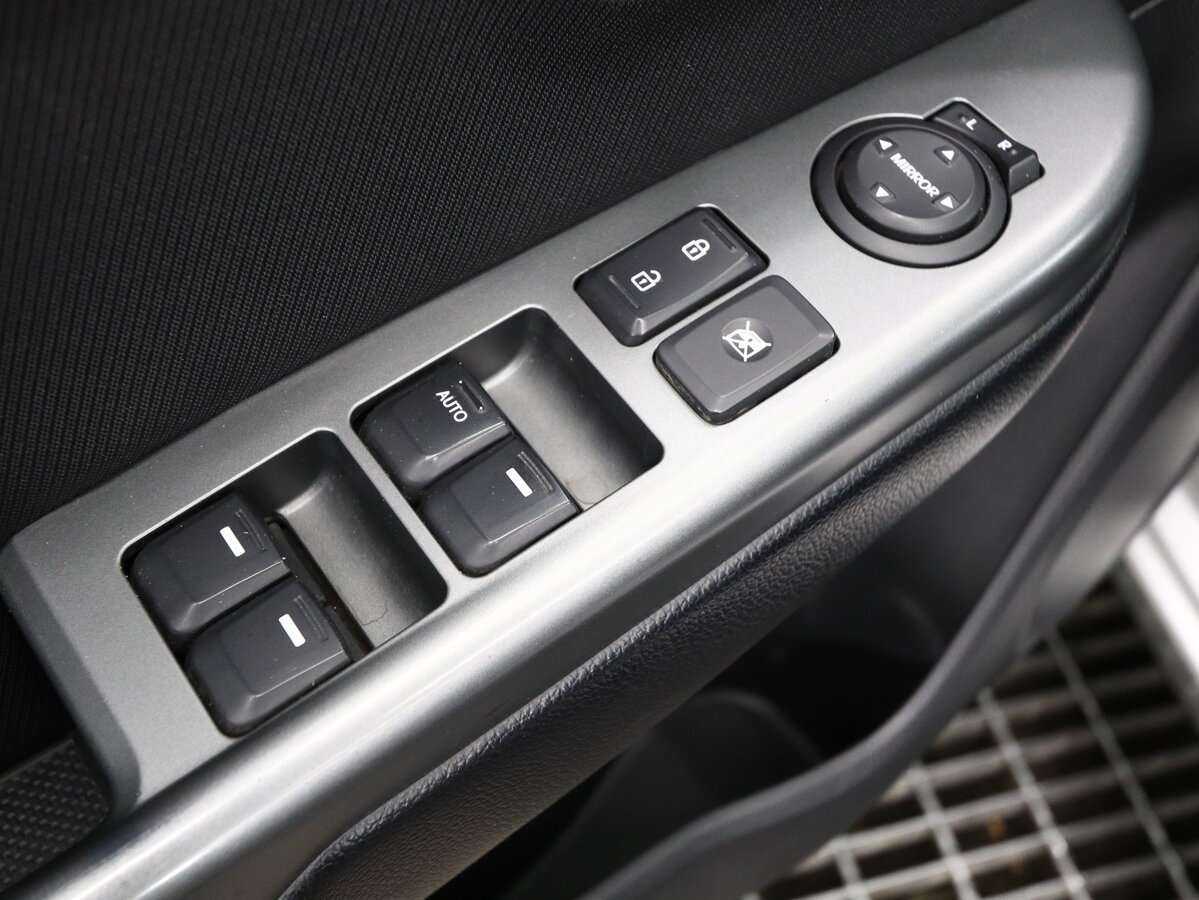 Купить Kia Rio с пробегом. Фото: #5