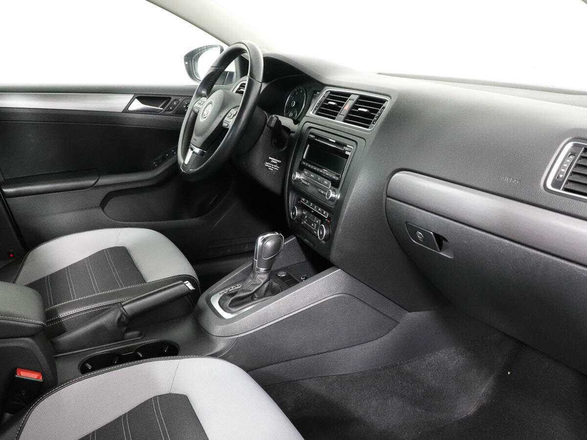 Купить Volkswagen Jetta с пробегом. Фото: #8