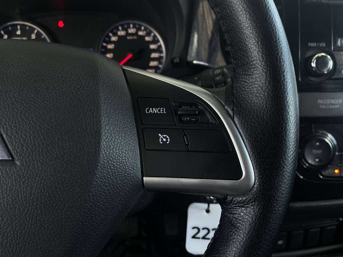 Купить Mitsubishi Outlander с пробегом. Фото: #11