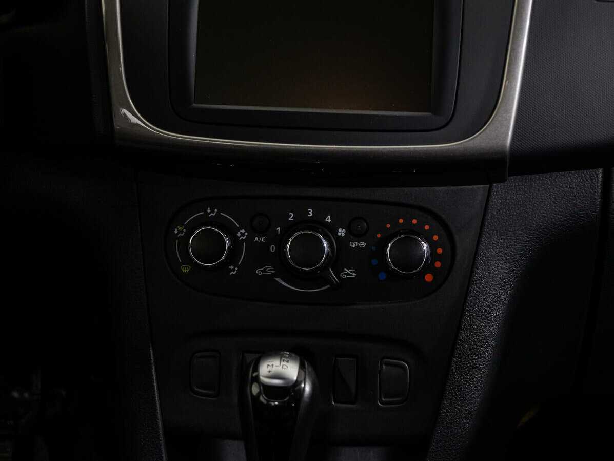 Купить Renault Logan с пробегом. Фото: #11