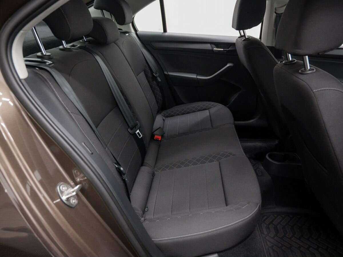 Купить Skoda Rapid с пробегом. Фото: #8