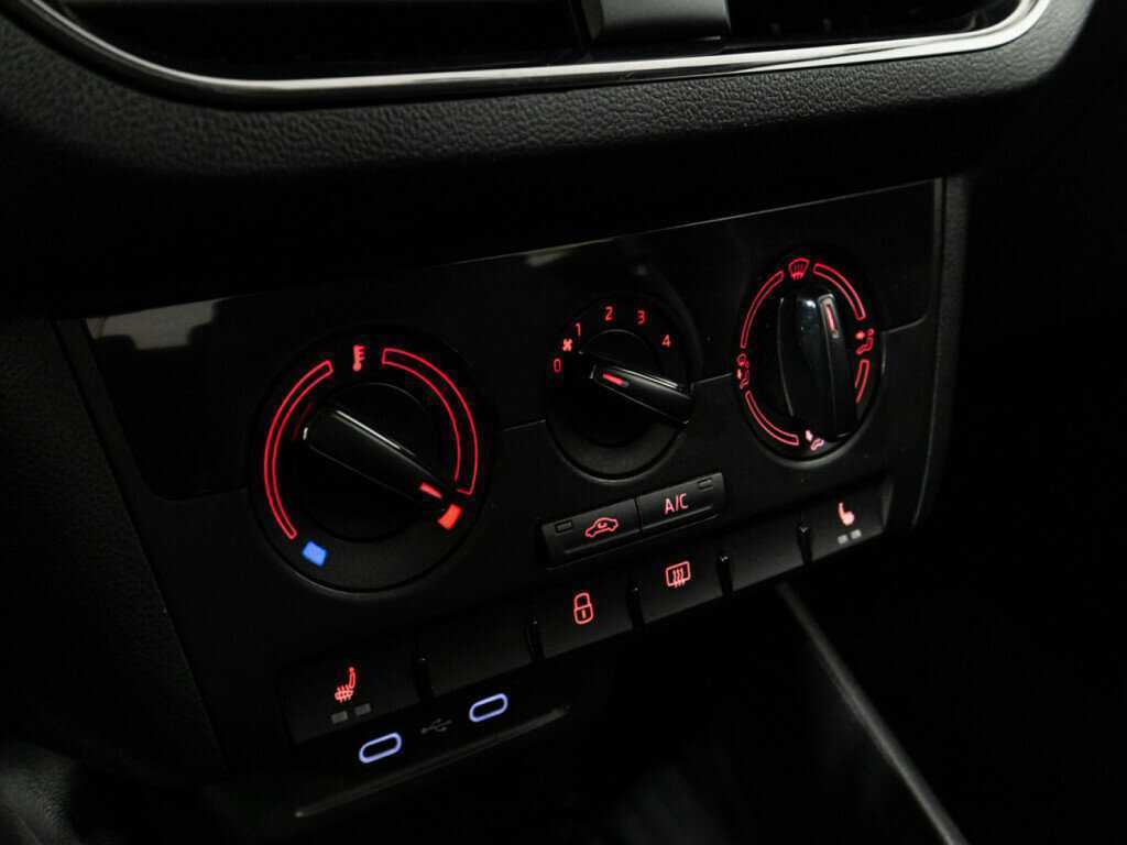 Купить Volkswagen Polo с пробегом. Фото: #14