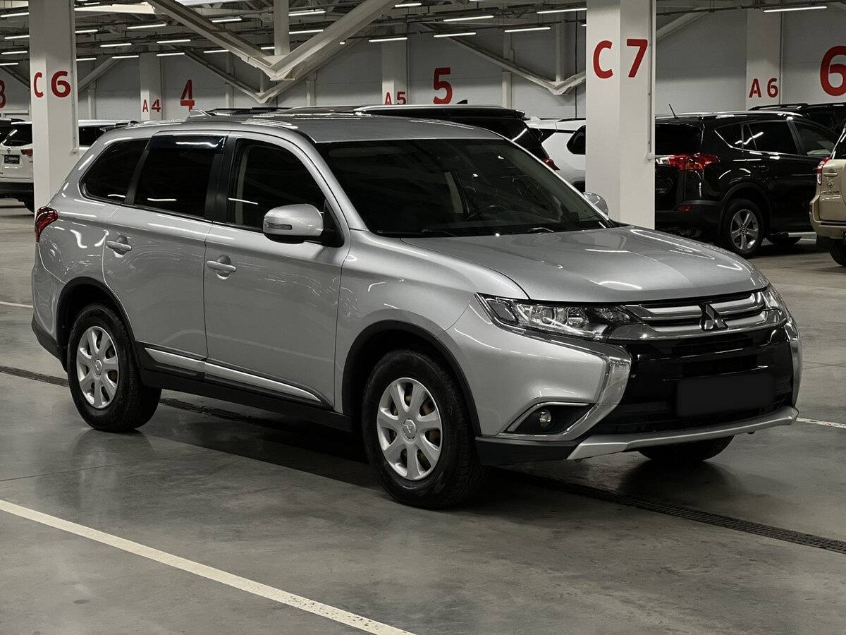 Купить Mitsubishi Outlander с пробегом. Фото: #2