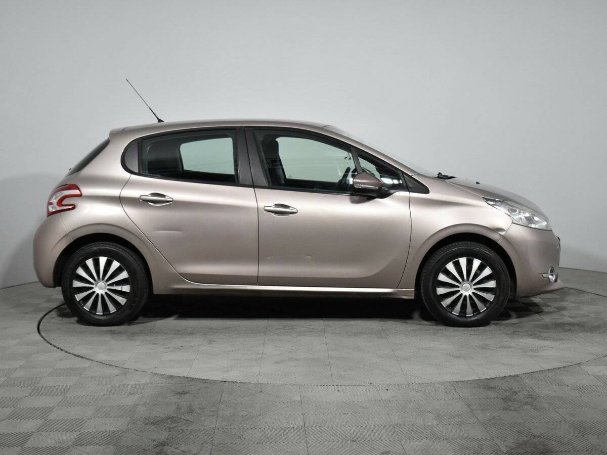 Купить Peugeot 208 с пробегом. Фото: #3