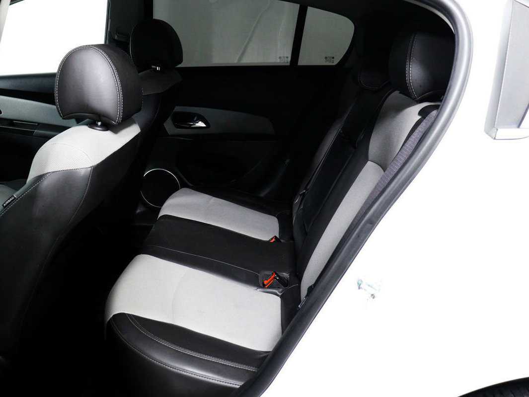 Купить Chevrolet Cruze с пробегом. Фото: #11