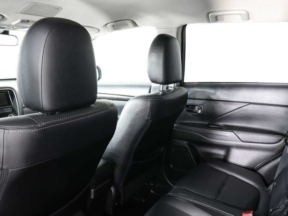 Купить Mitsubishi Outlander с пробегом. Фото: #11