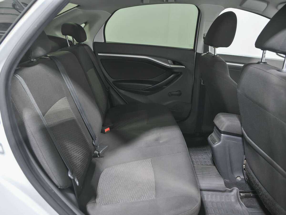 Купить Lada (ВАЗ) Vesta с пробегом. Фото: #12