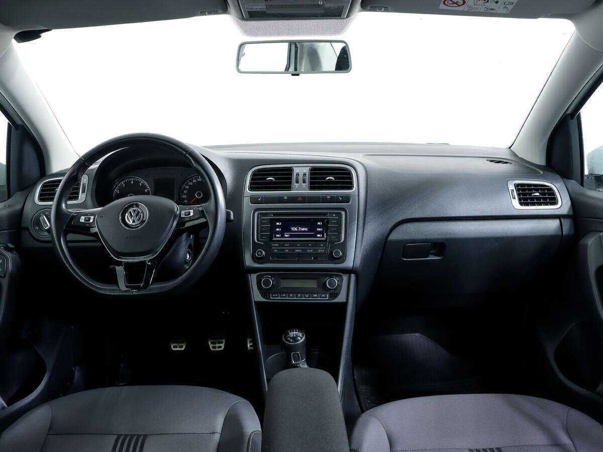 Купить Volkswagen Polo с пробегом. Фото: #9