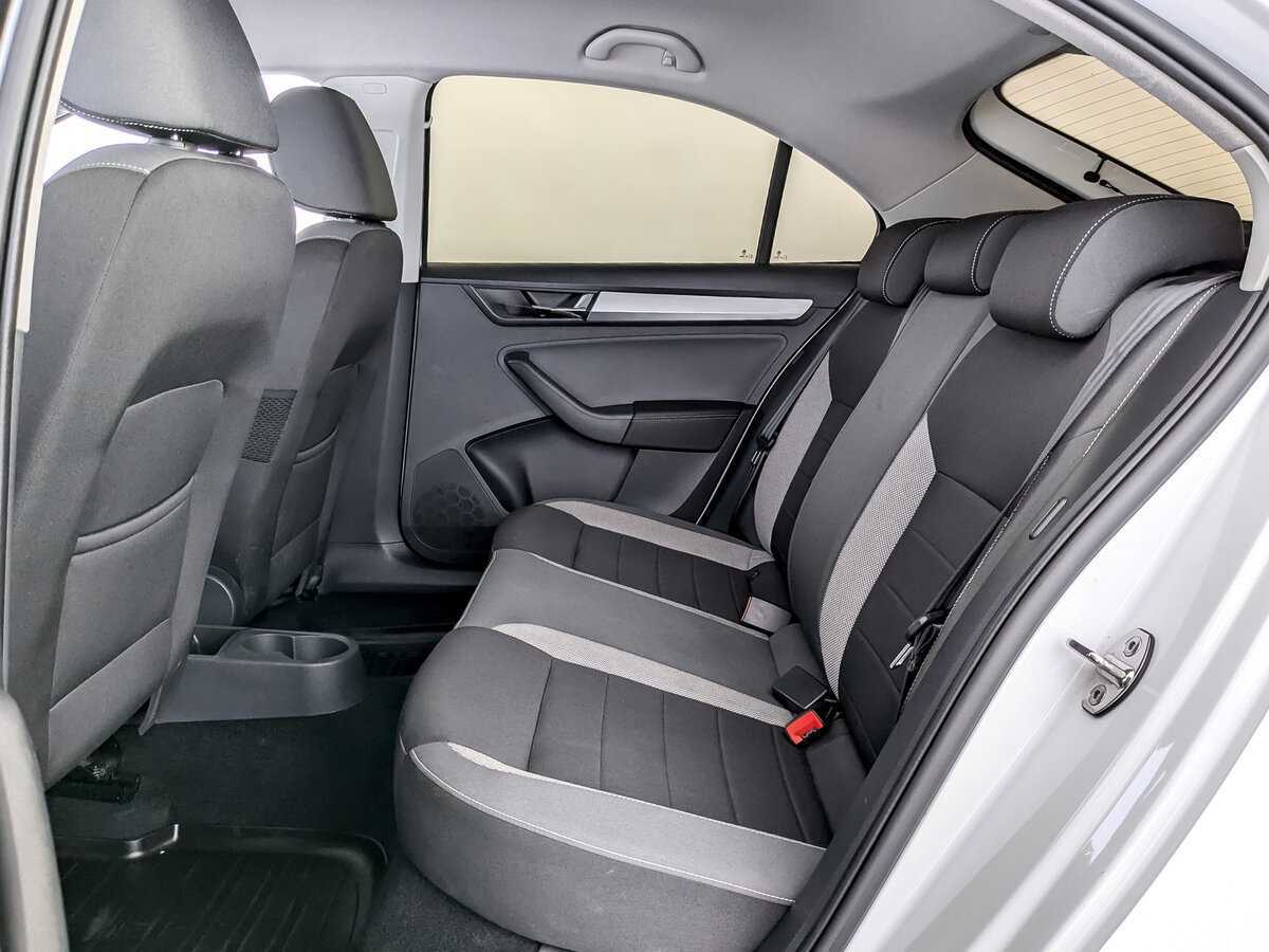 Купить Skoda Rapid с пробегом. Фото: #9