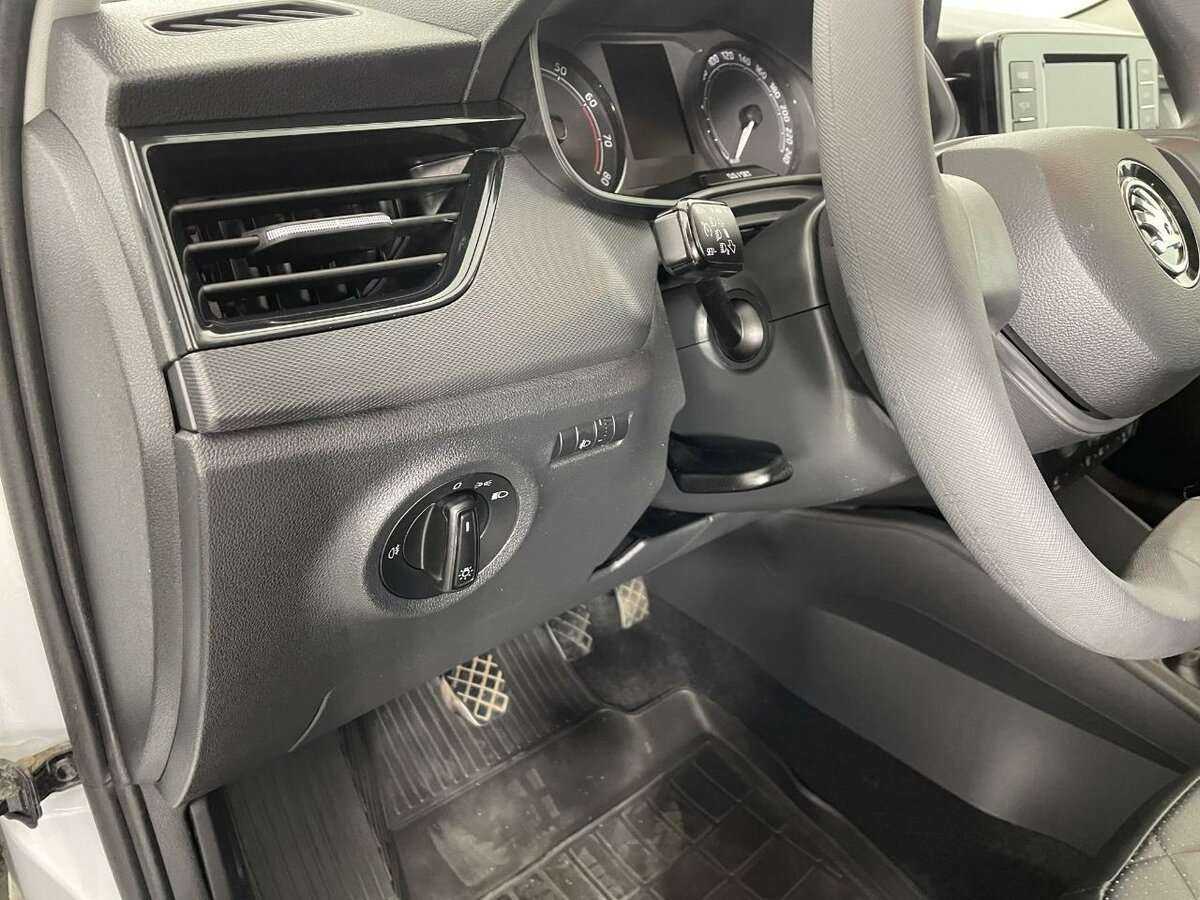 Купить Skoda Rapid с пробегом. Фото: #8