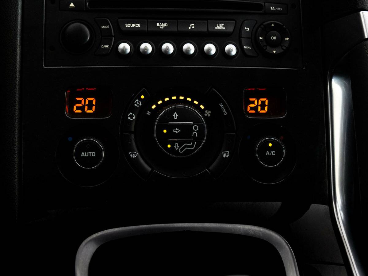 Купить Peugeot 3008 с пробегом. Фото: #10