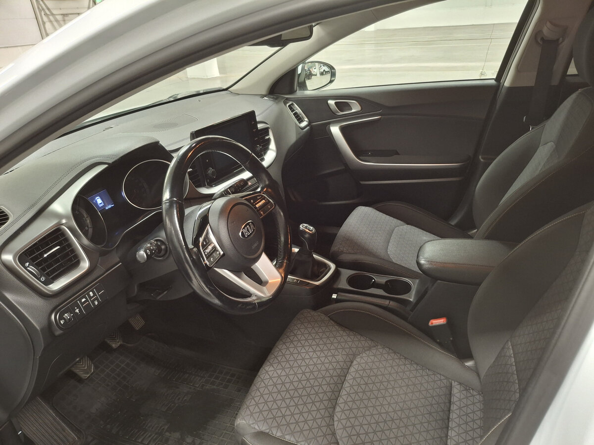 Купить Kia Ceed с пробегом. Фото: #15