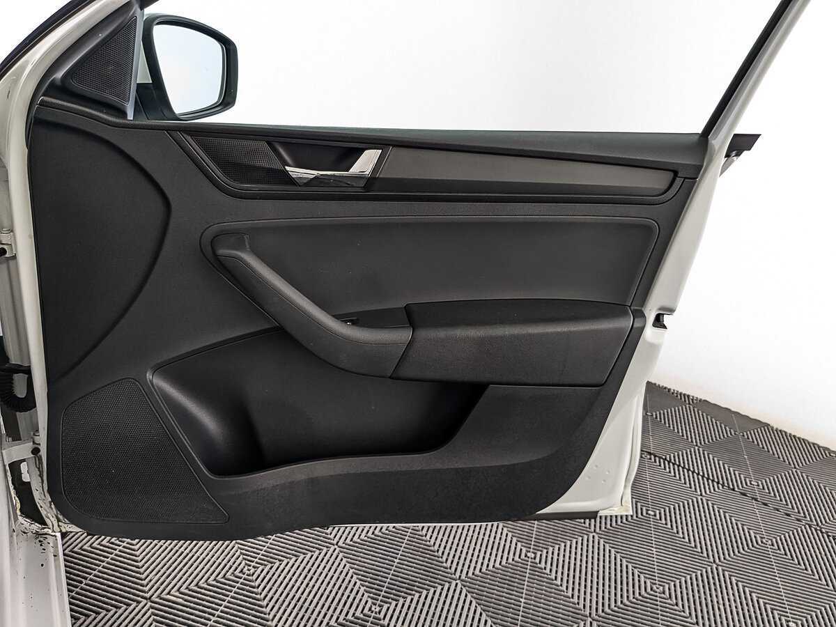 Купить Skoda Rapid с пробегом. Фото: #23