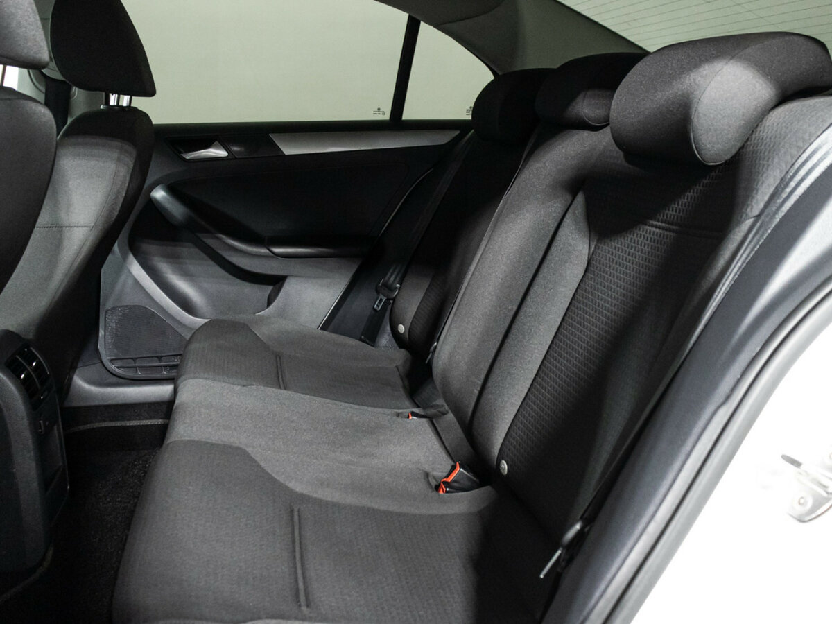 Купить Volkswagen Jetta с пробегом. Фото: #9