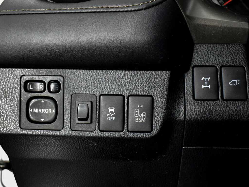 Купить Toyota RAV4 с пробегом. Фото: #9