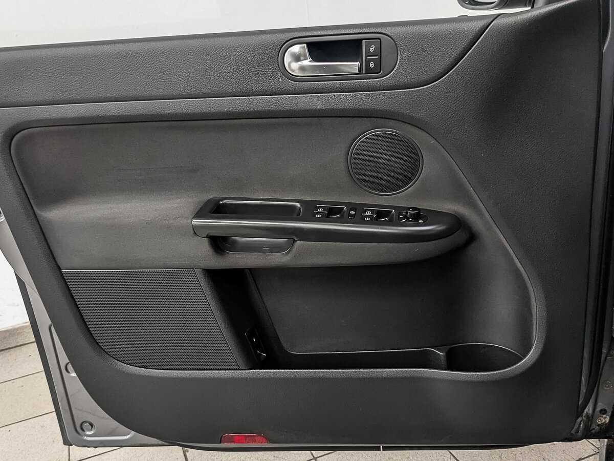 Купить Volkswagen Golf Plus с пробегом. Фото: #18