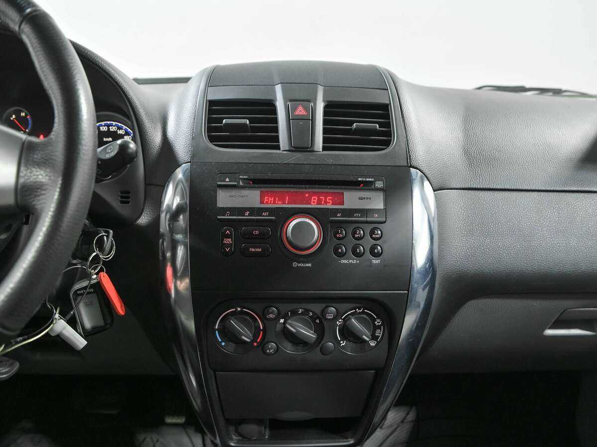 Купить Suzuki SX4 с пробегом. Фото: #9