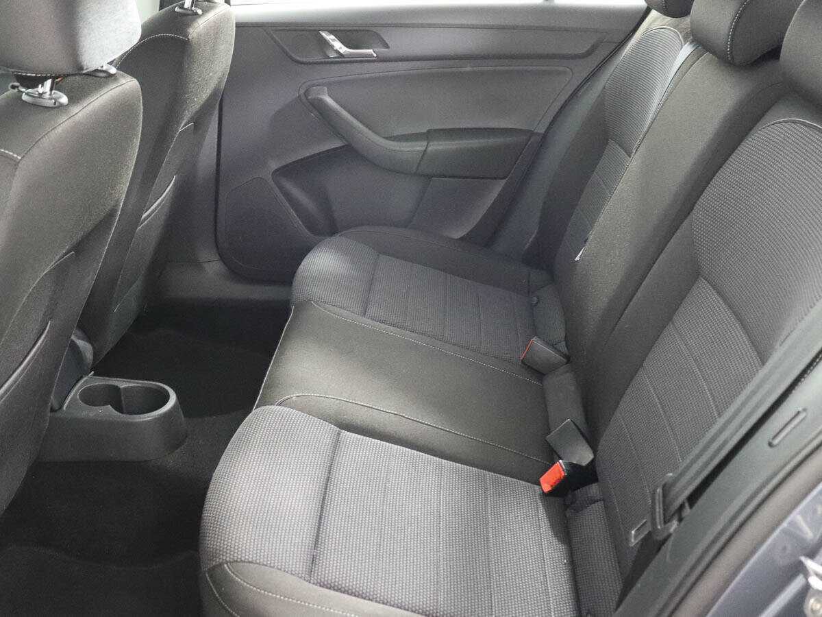 Купить Skoda Rapid с пробегом. Фото: #8