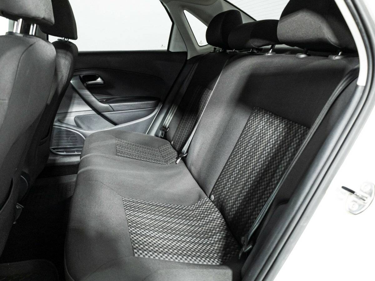 Купить Volkswagen Polo с пробегом. Фото: #9