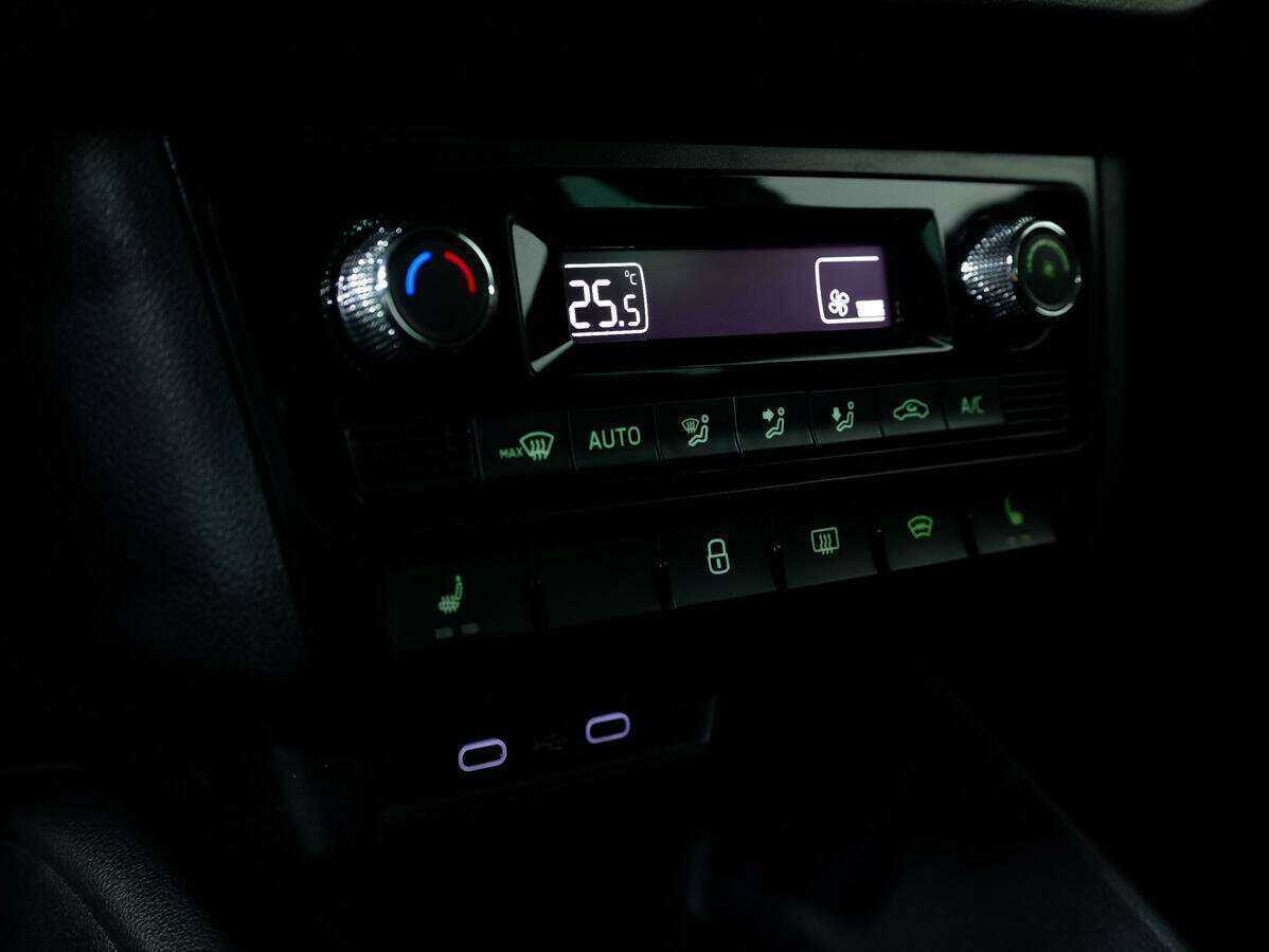 Купить Skoda Rapid с пробегом. Фото: #14