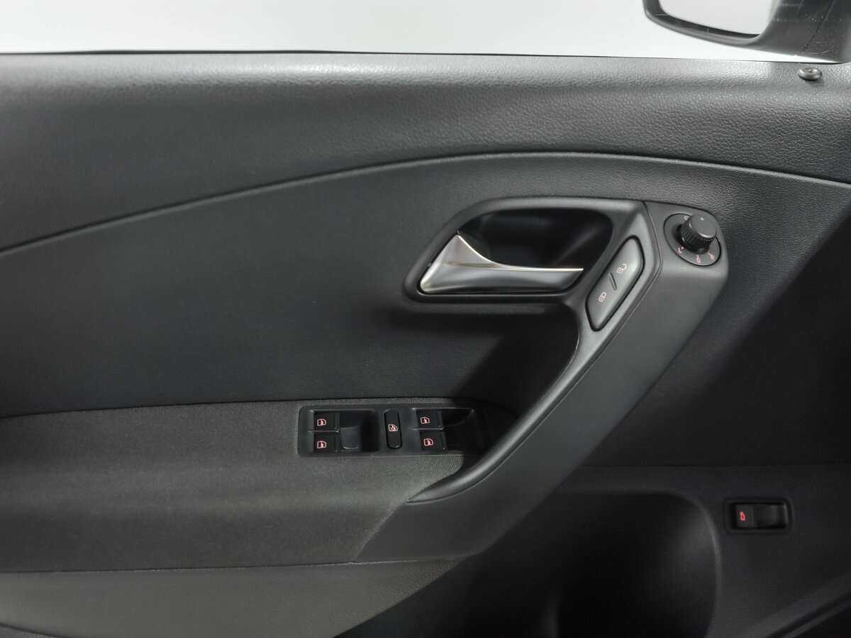 Купить Volkswagen Polo с пробегом. Фото: #10