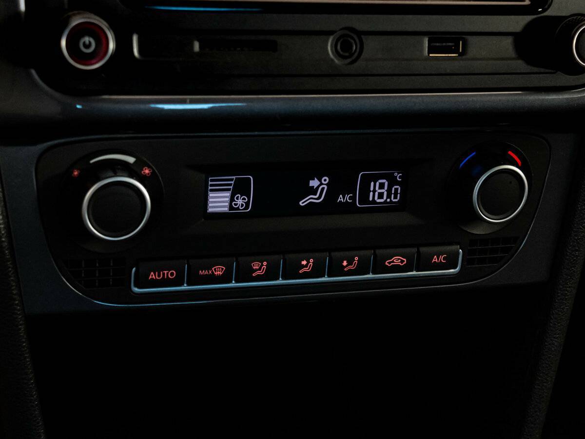 Купить Volkswagen Polo с пробегом. Фото: #14