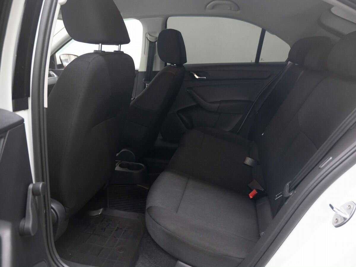 Купить Skoda Rapid с пробегом. Фото: #8