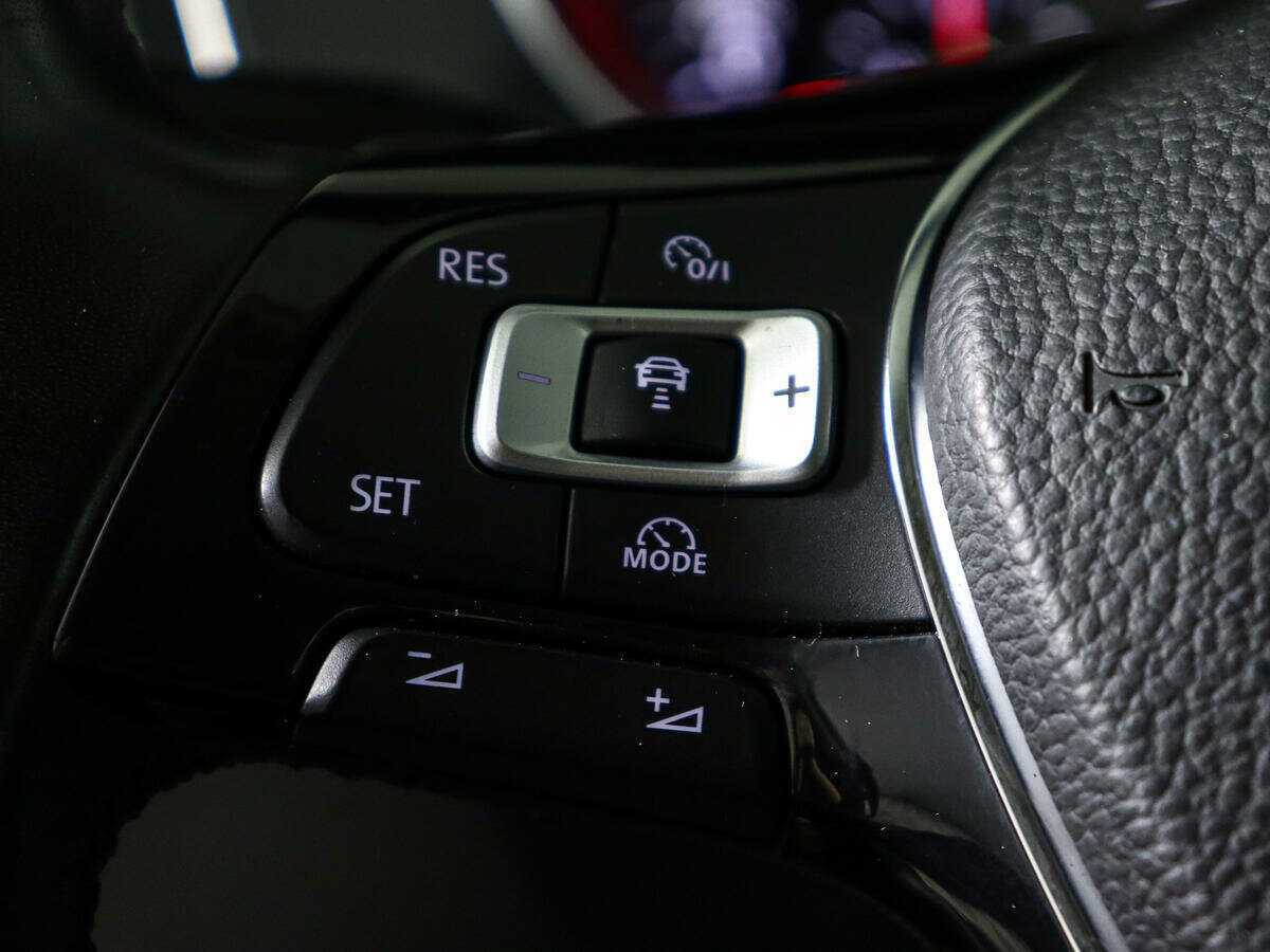 Купить Volkswagen Passat с пробегом. Фото: #17