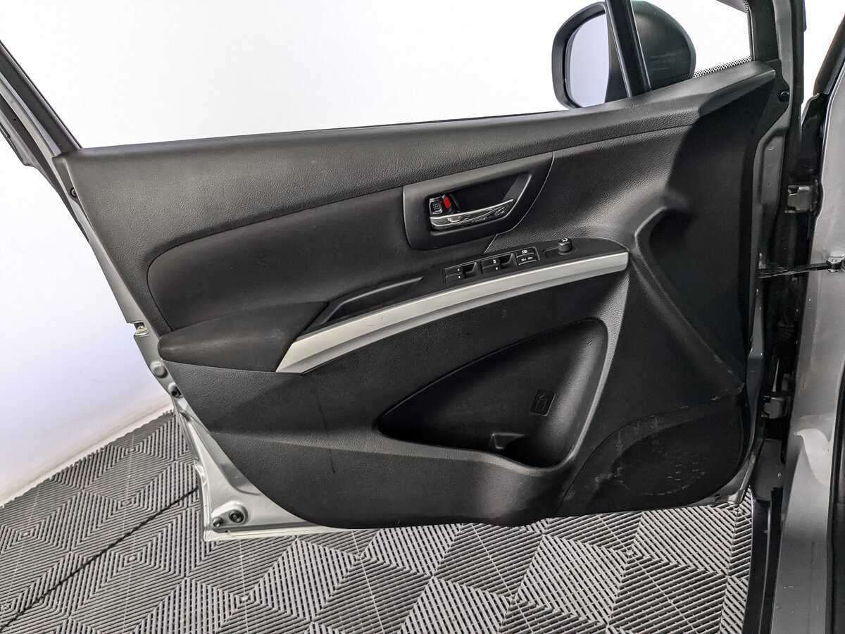 Купить Suzuki SX4 с пробегом. Фото: #14