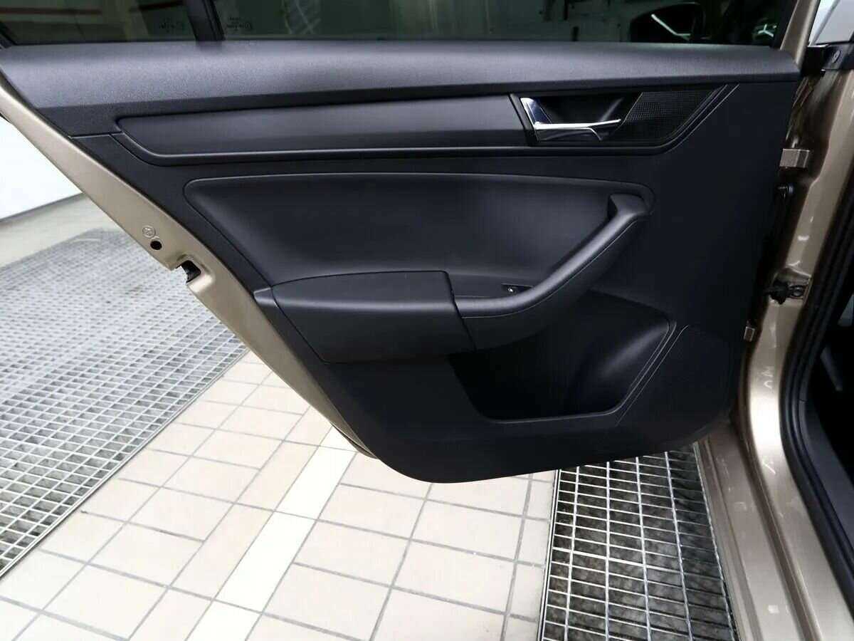 Купить Skoda Rapid с пробегом. Фото: #14