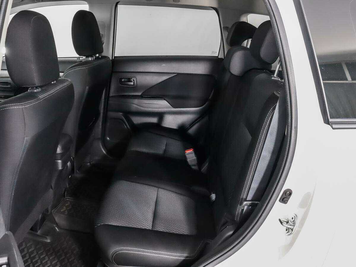 Купить Mitsubishi Outlander с пробегом. Фото: #9
