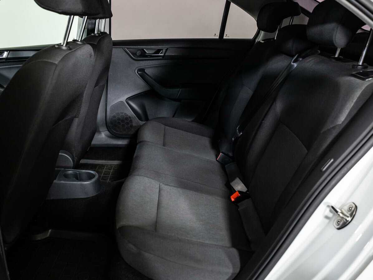Купить Skoda Rapid с пробегом. Фото: #9