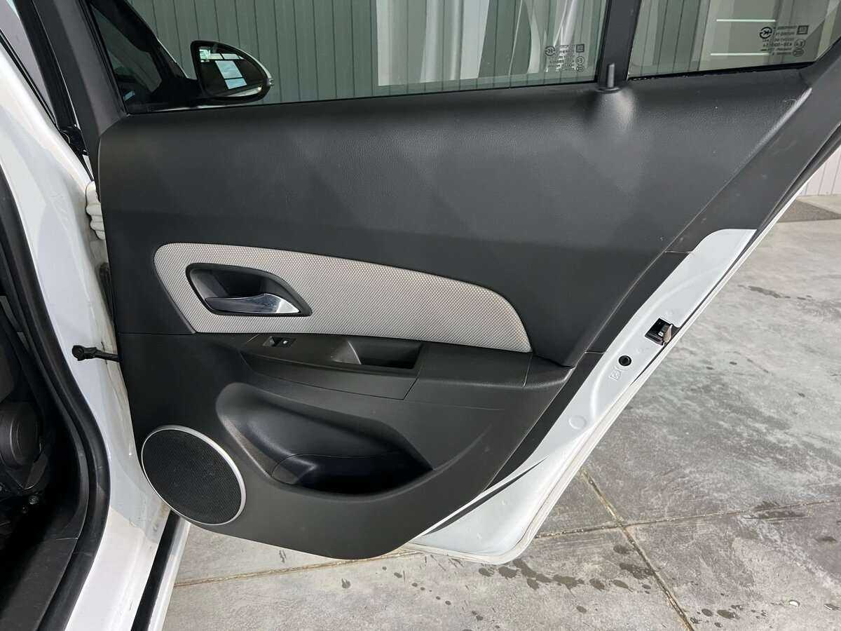 Купить Chevrolet Cruze с пробегом. Фото: #18