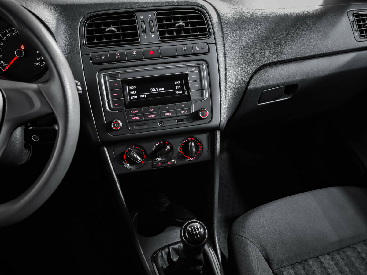 Купить Volkswagen Polo с пробегом. Фото: #12