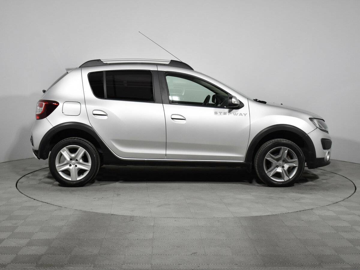 Купить Renault Sandero с пробегом. Фото: #1