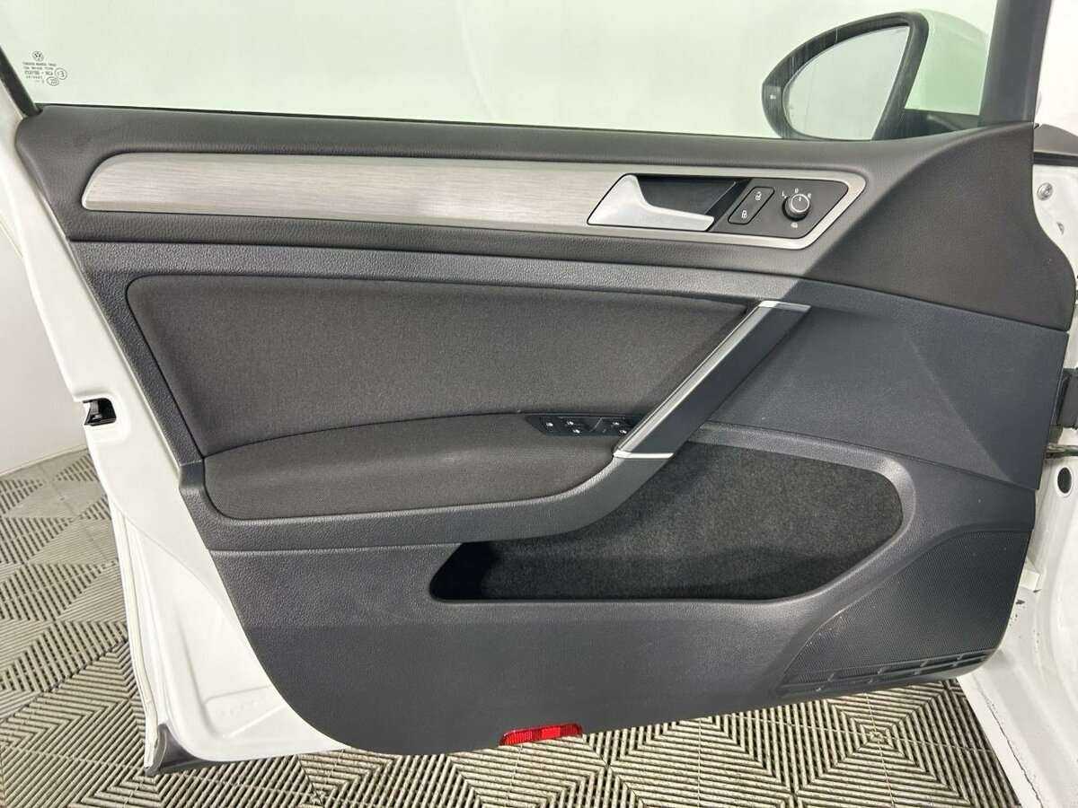 Купить Volkswagen Golf с пробегом. Фото: #7