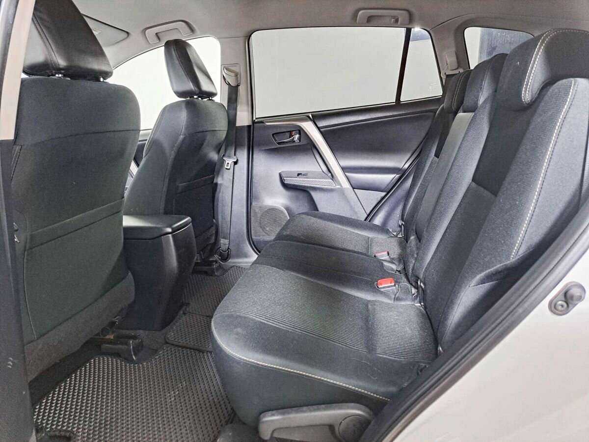 Купить Toyota RAV4 с пробегом. Фото: #10