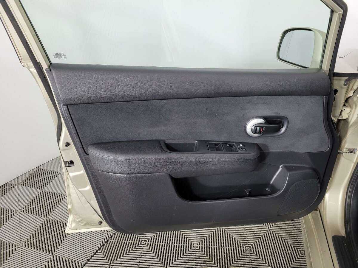 Купить Nissan Tiida с пробегом. Фото: #7