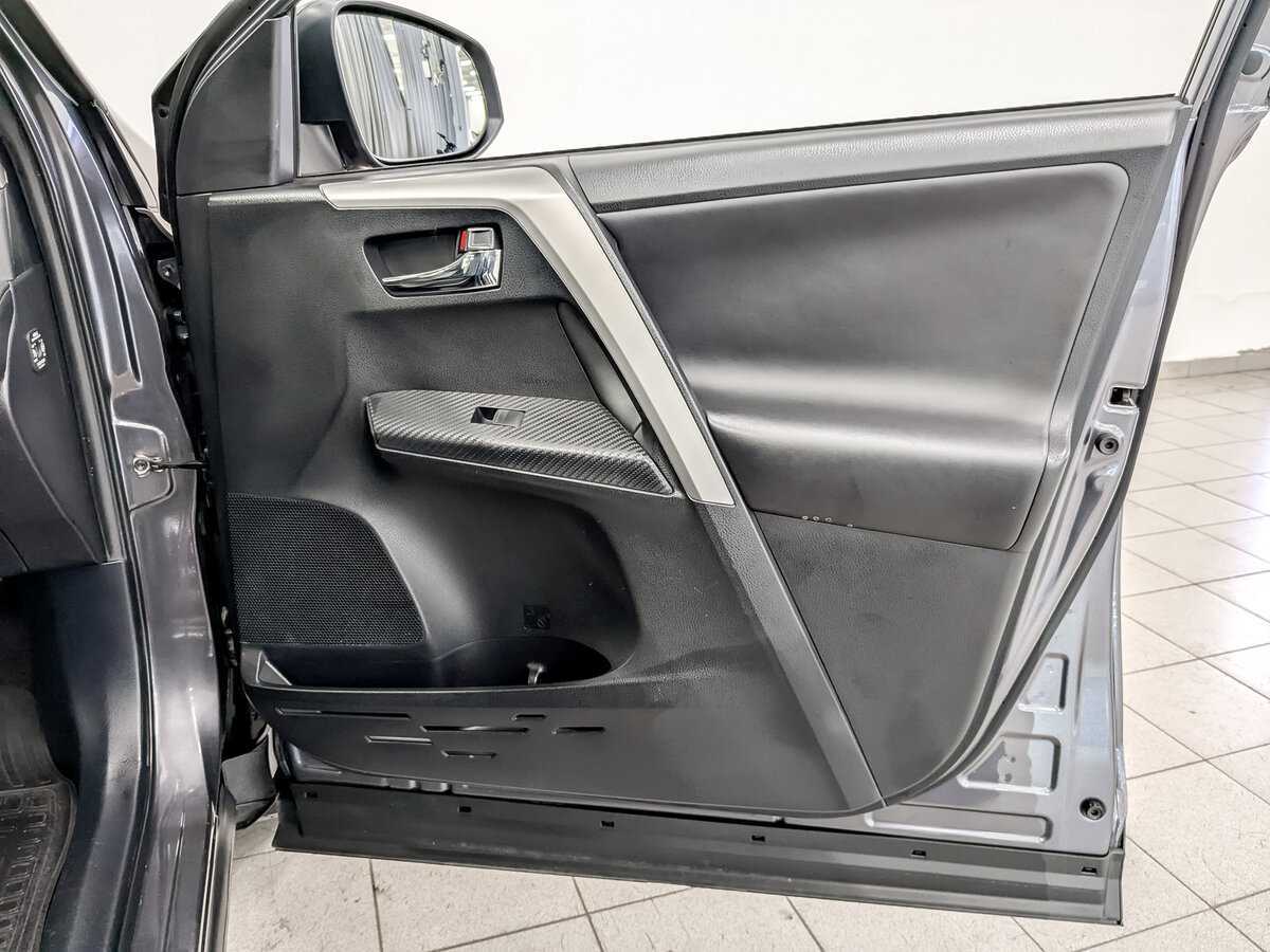 Купить Toyota RAV4 с пробегом. Фото: #22