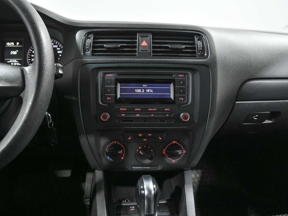 Купить Volkswagen Jetta с пробегом. Фото: #9
