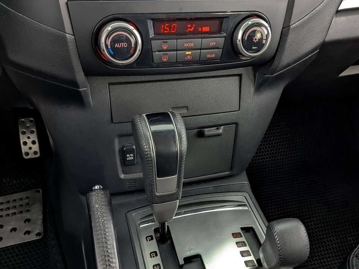 Купить Mitsubishi Pajero с пробегом. Фото: #25