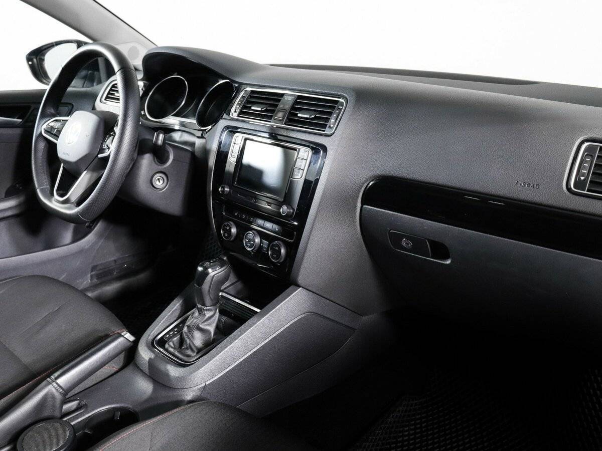 Купить Volkswagen Jetta с пробегом. Фото: #8
