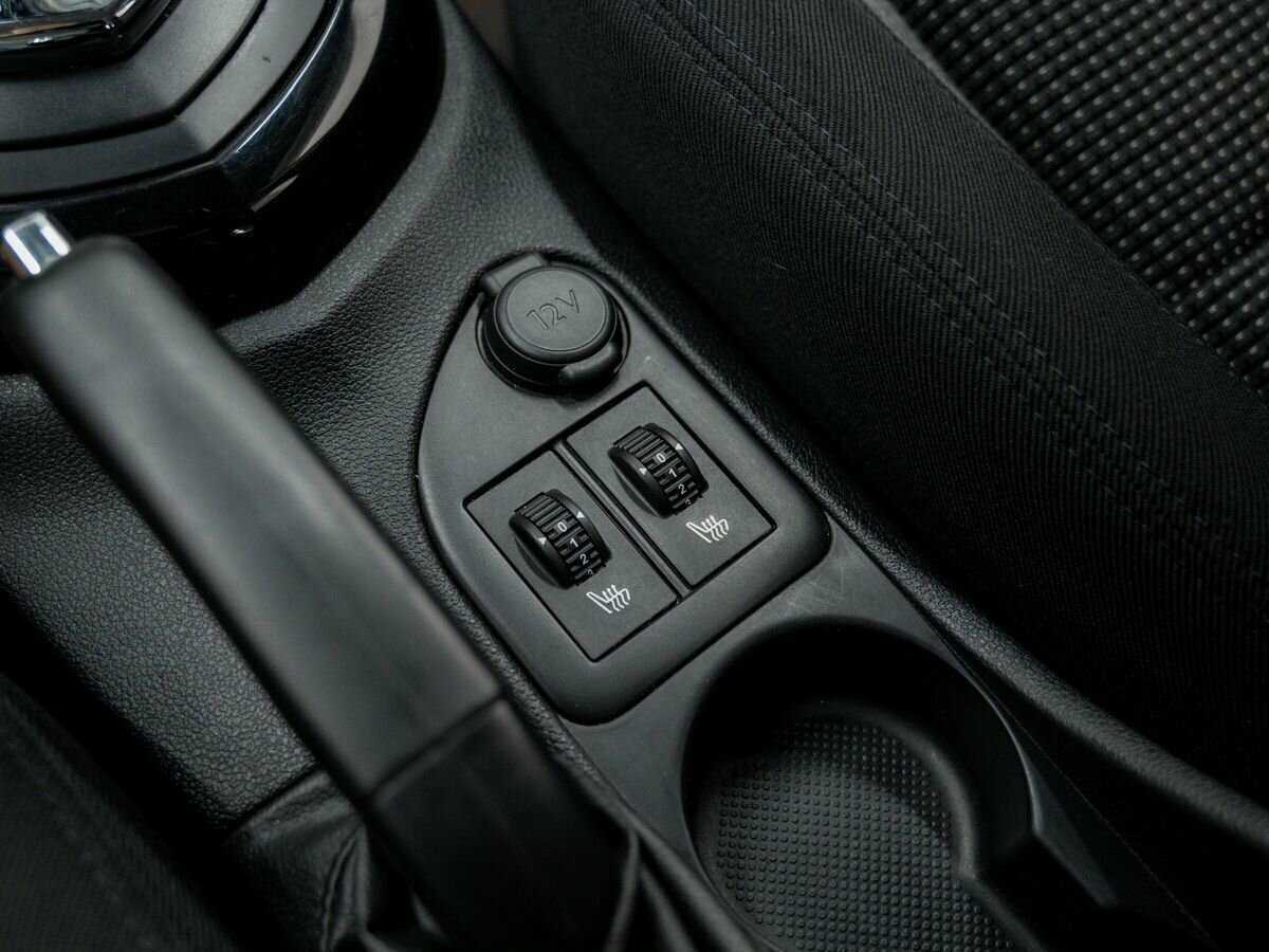 Купить Peugeot 408 с пробегом. Фото: #16