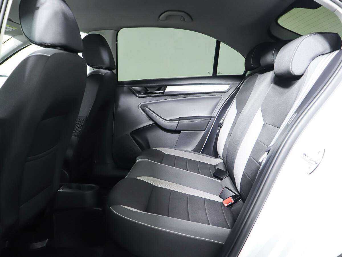 Купить Skoda Rapid с пробегом. Фото: #9